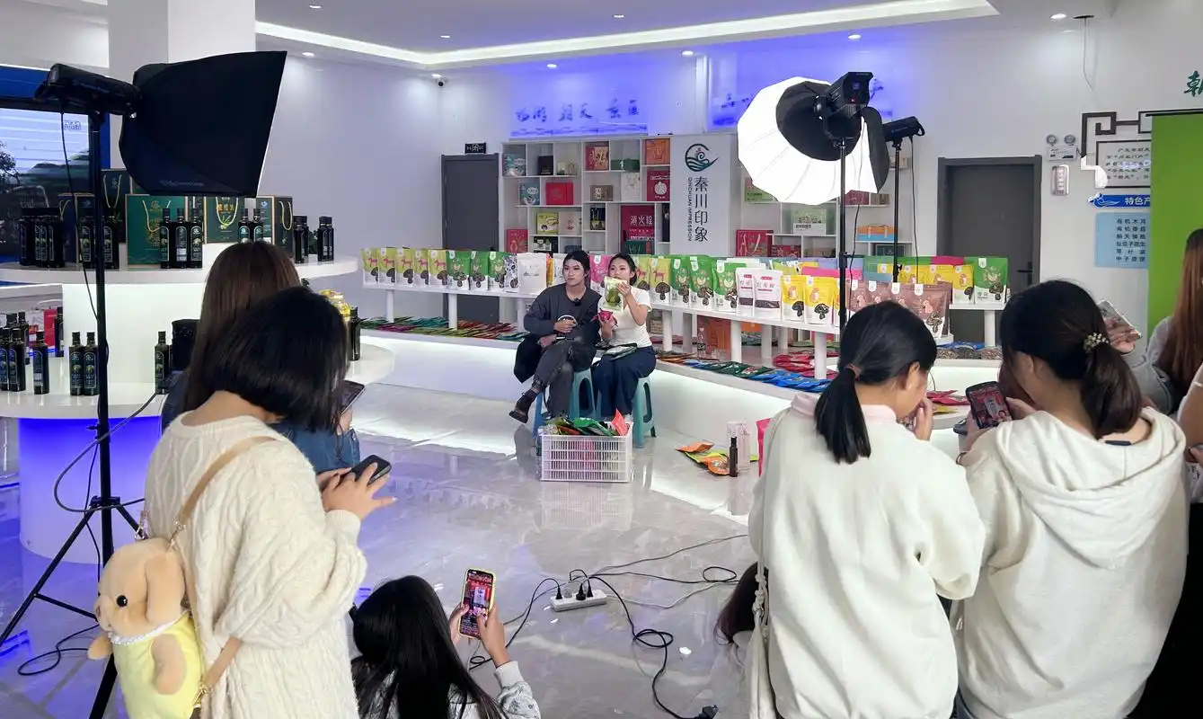 《逆水寒》女主播曬8000元打賞收入,卻被幫會踢出局