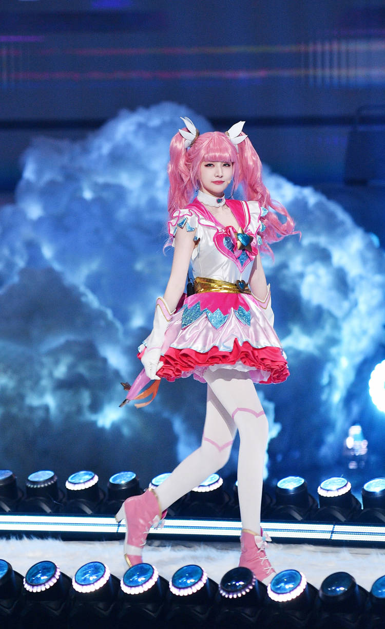 百位頂流明星主播齊聚成都，和平精英“刺激之夜”完美收官！