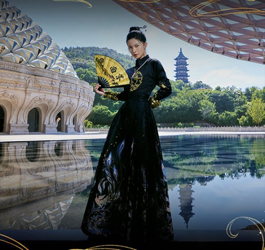 14萬(wàn)頂奢云錦加冕《魔域》新女神，全球唯一！非遺定制！